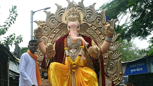 gujarat-six-arrested-for-stone-pelting-at-ganesh-pandal-in-sayedpura-area-in-surat